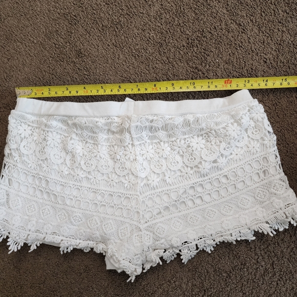 SOLD- White Lace Crochet Shorts, Women's S - Picture 5 of 6